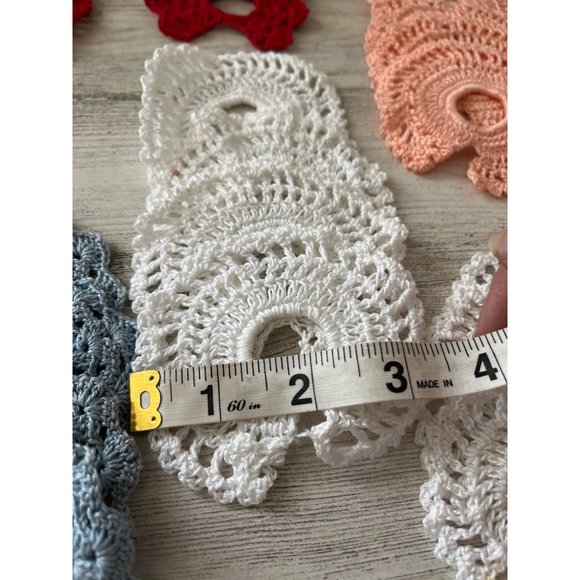 Set of 51 small circular crocheted doilies - Picture 8 of 12